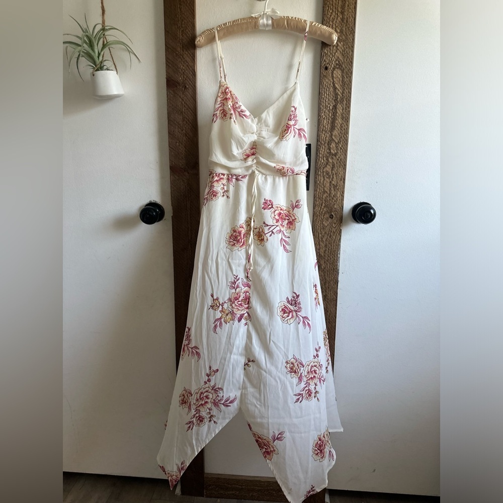 New Women’s Floral Maxi Dress size XS

Beautiful